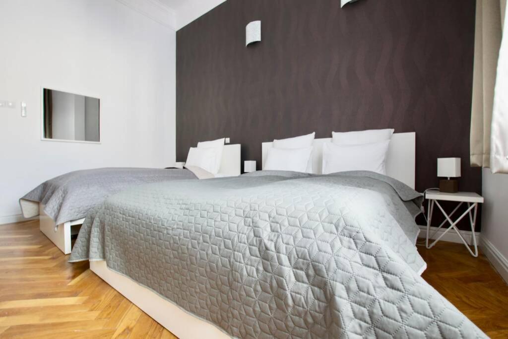 Premium Apartment By Hi5-Vaci Str. 3 Bedroom Budapest Exterior photo