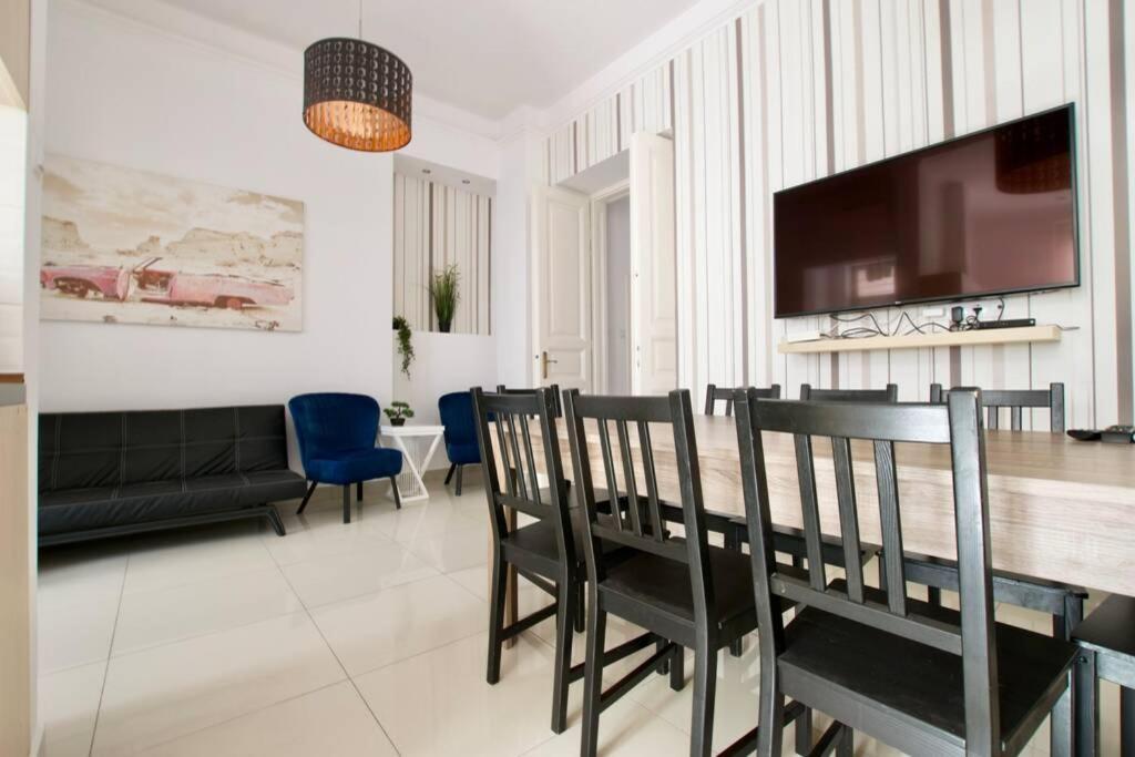 Premium Apartment By Hi5-Vaci Str. 3 Bedroom Budapest Exterior photo