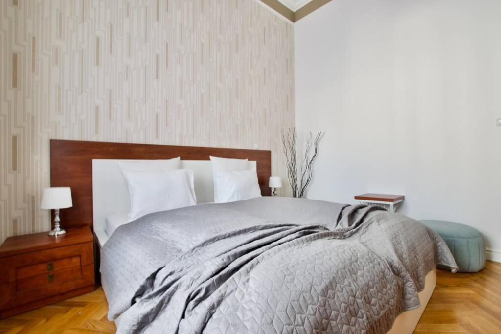 Premium Apartment By Hi5-Vaci Str. 3 Bedroom Budapest Exterior photo